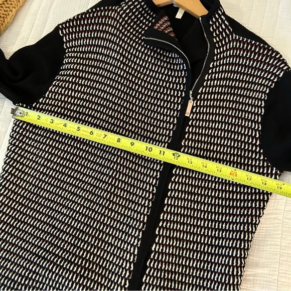 Escada Sport Off-Center Front Zip Cardigan. Size Large. - Picture 10 of 11